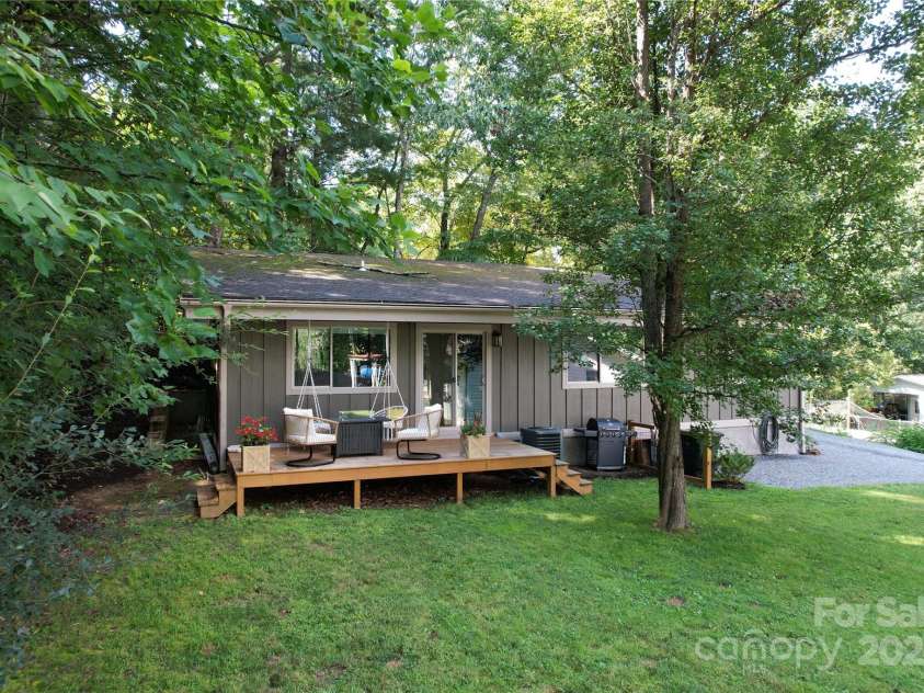710 Rhododendron Avenue, Black Mountain, NC 28711.  MLS# CAR4243469, YatesRealty ID 8122. 