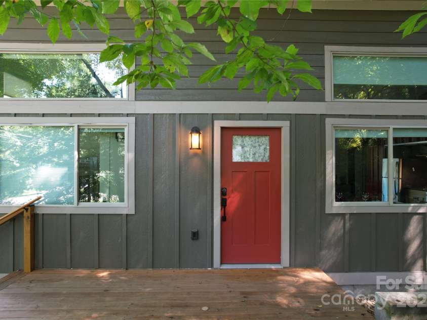 710 Rhododendron Avenue, Black Mountain, NC 28711.  MLS# CAR4243469, YatesRealty ID 8122. 