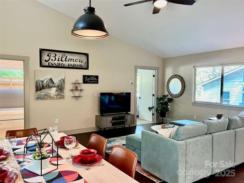 710 Rhododendron Avenue, Black Mountain, NC 28711.  MLS# CAR4243469, YatesRealty ID 8122. 