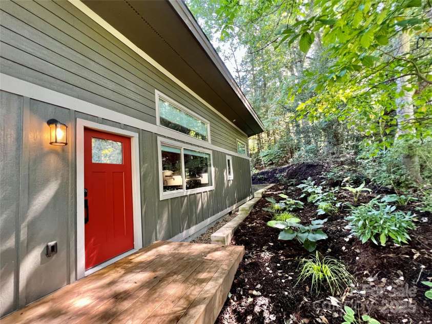 710 Rhododendron Avenue, Black Mountain, NC 28711.  MLS# CAR4243469, YatesRealty ID 8122. 