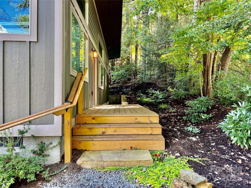 710 Rhododendron Avenue, Black Mountain, NC 28711.  MLS# CAR4243469, YatesRealty ID 8122. 