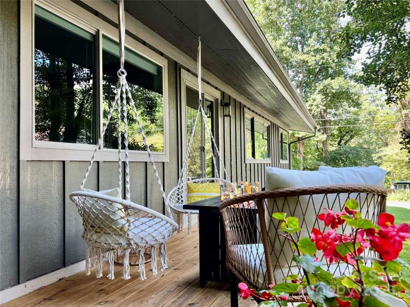 710 Rhododendron Avenue, Black Mountain, NC 28711.  MLS# CAR4243469, YatesRealty ID 8122. 