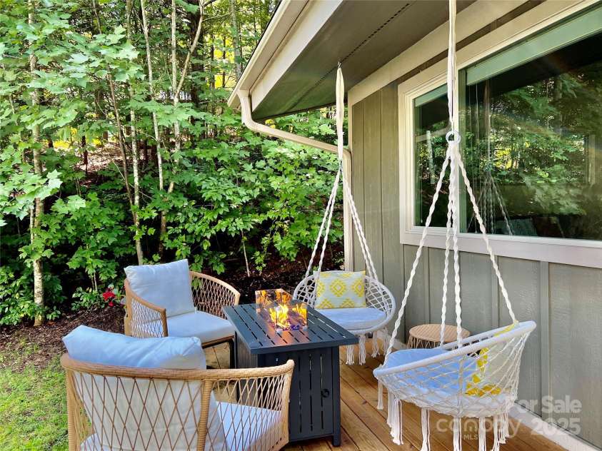 710 Rhododendron Avenue, Black Mountain, NC 28711.  MLS# CAR4243469, YatesRealty ID 8122. 