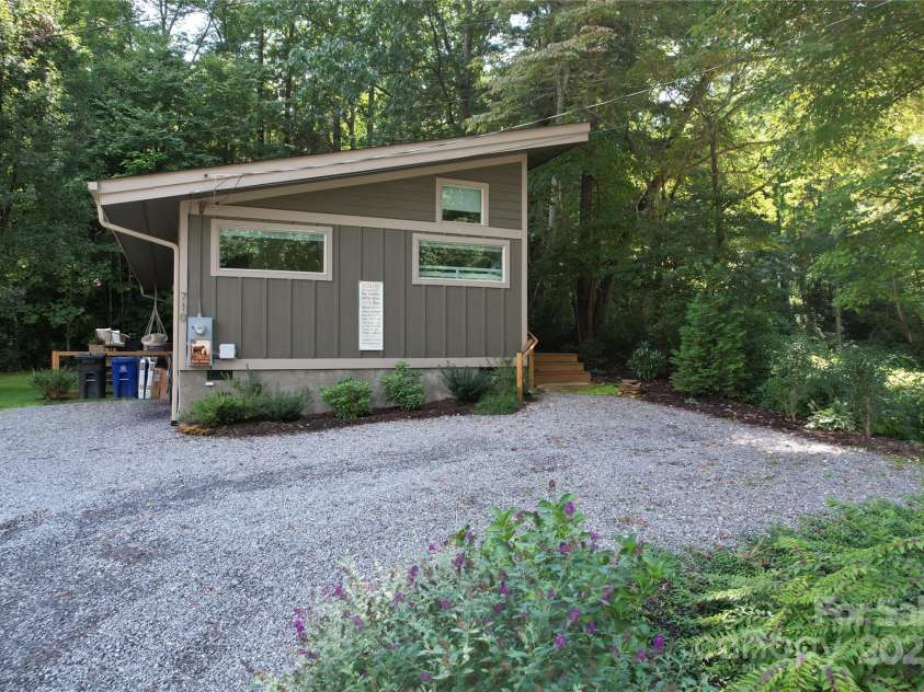 710 Rhododendron Avenue, Black Mountain, NC 28711.  MLS# CAR4243469, YatesRealty ID 8122. 