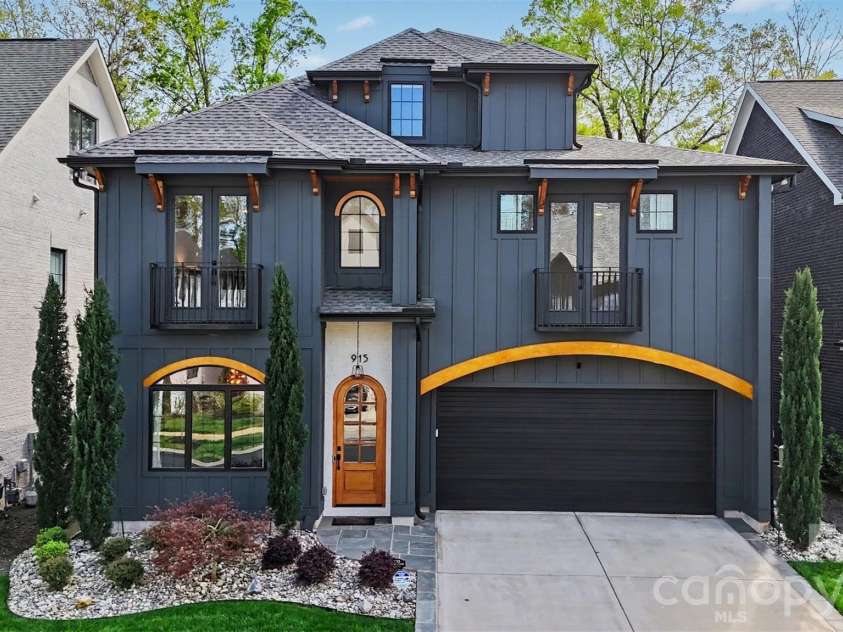 915 Laurel Creek Lane, Charlotte, NC 28211.  MLS# CAR4398548, YatesRealty ID 8123. 