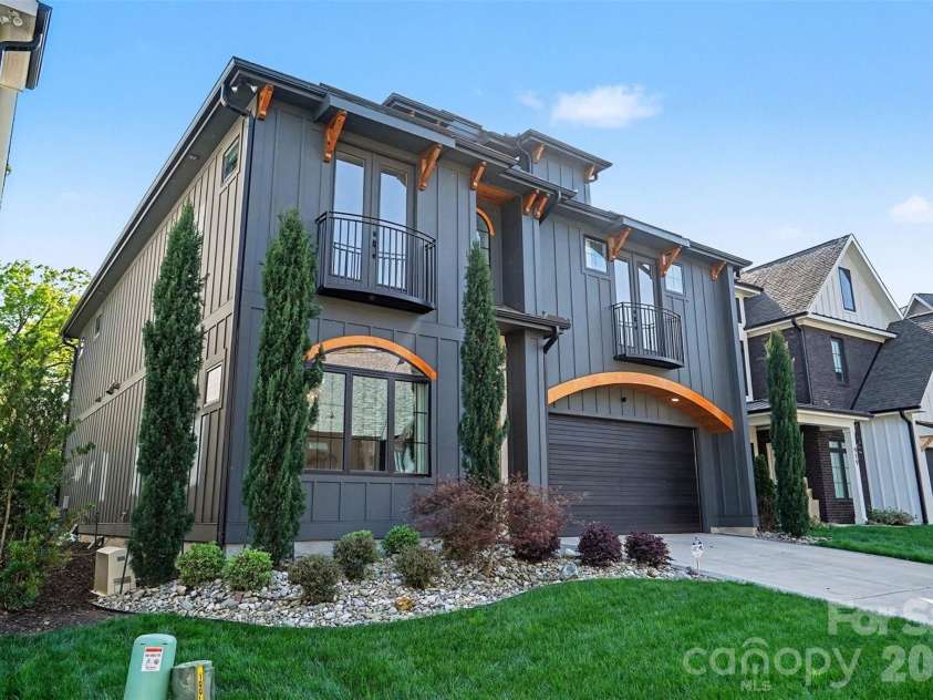 915 Laurel Creek Lane, Charlotte, NC 28211.  MLS# CAR4398548, YatesRealty ID 8123. 