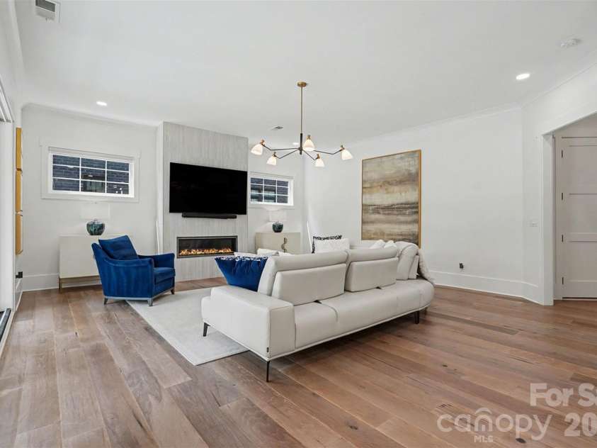 915 Laurel Creek Lane, Charlotte, NC 28211.  MLS# CAR4398548, YatesRealty ID 8123. 