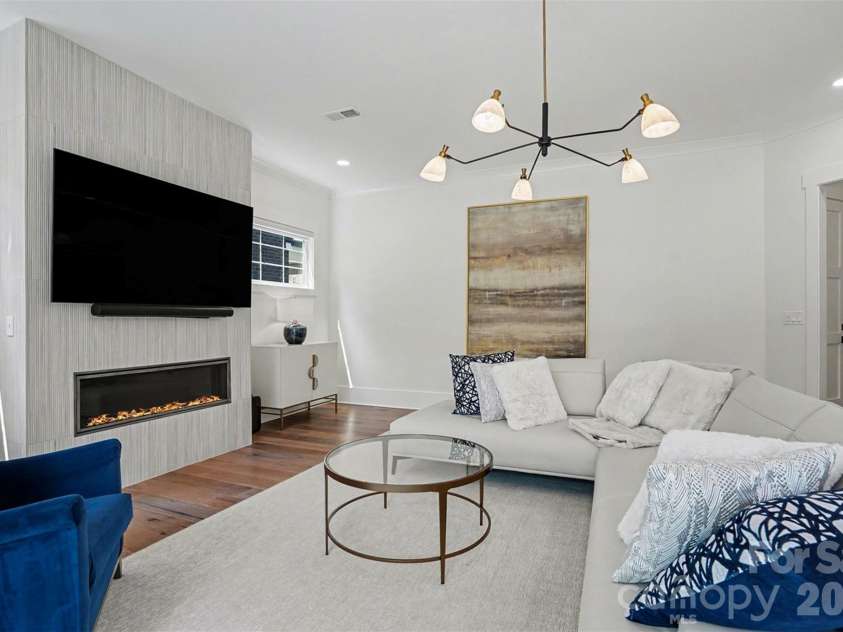 915 Laurel Creek Lane, Charlotte, NC 28211.  MLS# CAR4398548, YatesRealty ID 8123. 