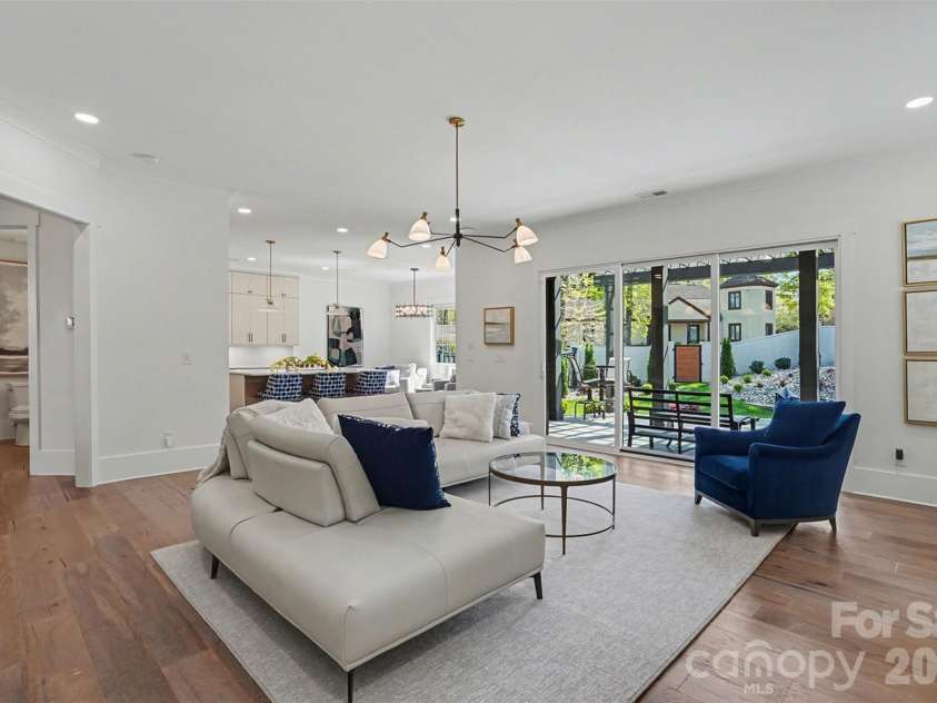 915 Laurel Creek Lane, Charlotte, NC 28211.  MLS# CAR4398548, YatesRealty ID 8123. 