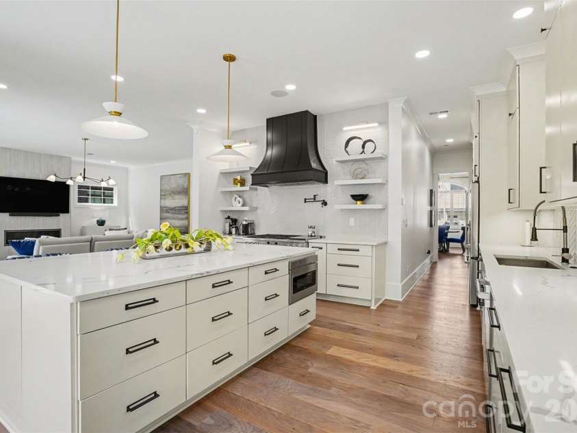 915 Laurel Creek Lane, Charlotte, NC 28211.  MLS# CAR4398548, YatesRealty ID 8123. 
