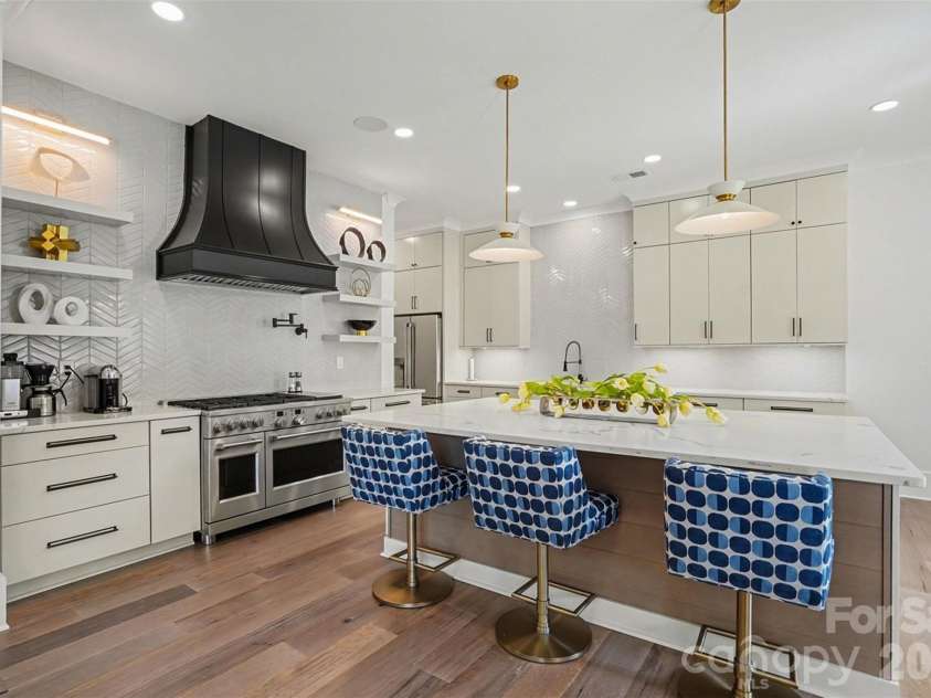 915 Laurel Creek Lane, Charlotte, NC 28211.  MLS# CAR4398548, YatesRealty ID 8123. 