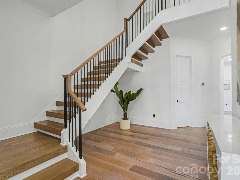 915 Laurel Creek Lane, Charlotte, NC 28211.  MLS# CAR4398548, YatesRealty ID 8123. 