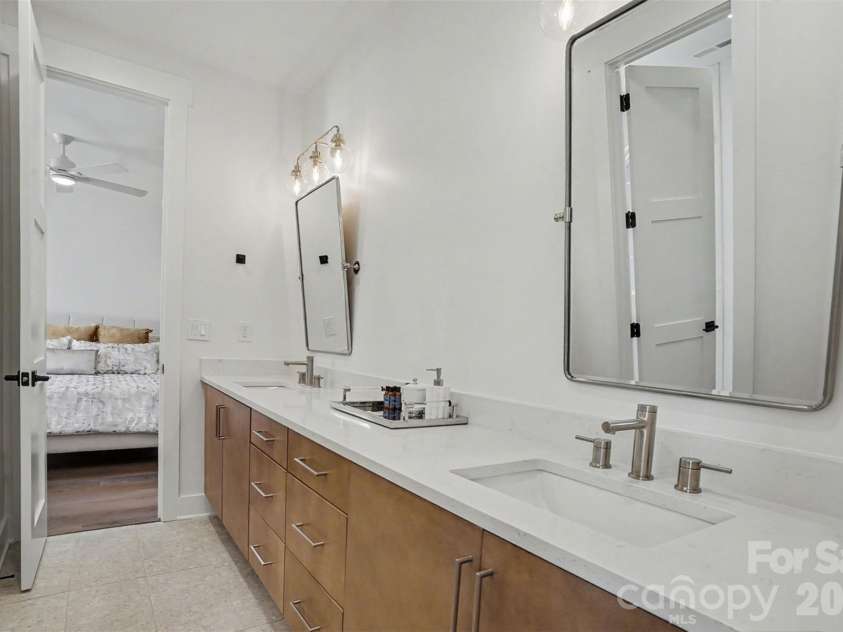 915 Laurel Creek Lane, Charlotte, NC 28211.  MLS# CAR4398548, YatesRealty ID 8123. 