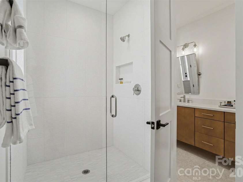 915 Laurel Creek Lane, Charlotte, NC 28211.  MLS# CAR4398548, YatesRealty ID 8123. 