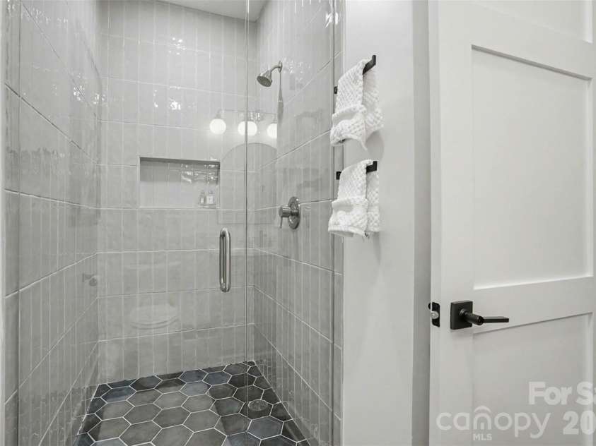 915 Laurel Creek Lane, Charlotte, NC 28211.  MLS# CAR4398548, YatesRealty ID 8123. 