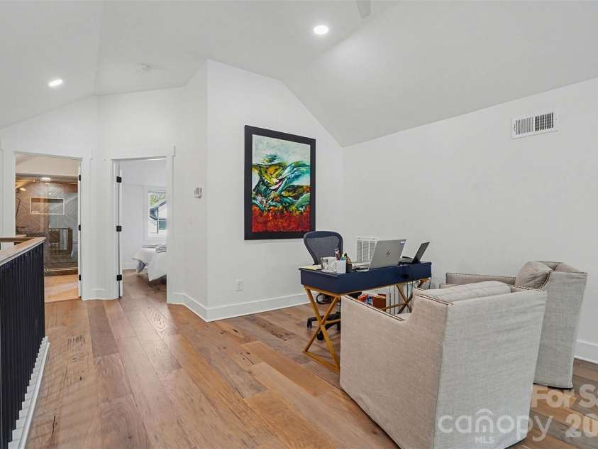 915 Laurel Creek Lane, Charlotte, NC 28211.  MLS# CAR4398548, YatesRealty ID 8123. 