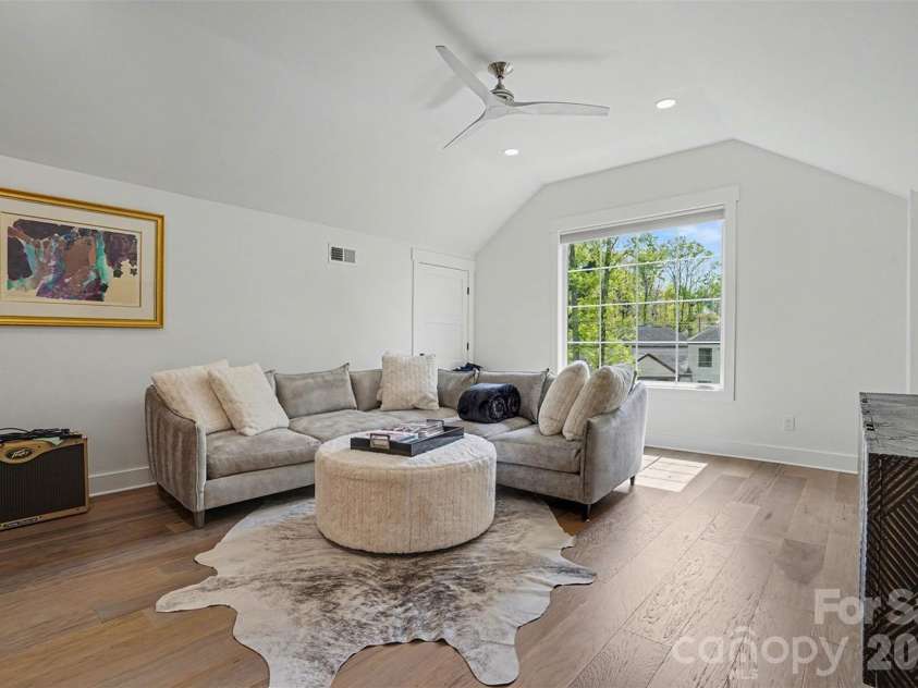 915 Laurel Creek Lane, Charlotte, NC 28211.  MLS# CAR4398548, YatesRealty ID 8123. 