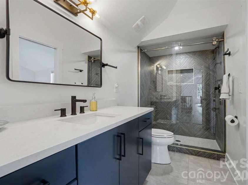 915 Laurel Creek Lane, Charlotte, NC 28211.  MLS# CAR4398548, YatesRealty ID 8123. 