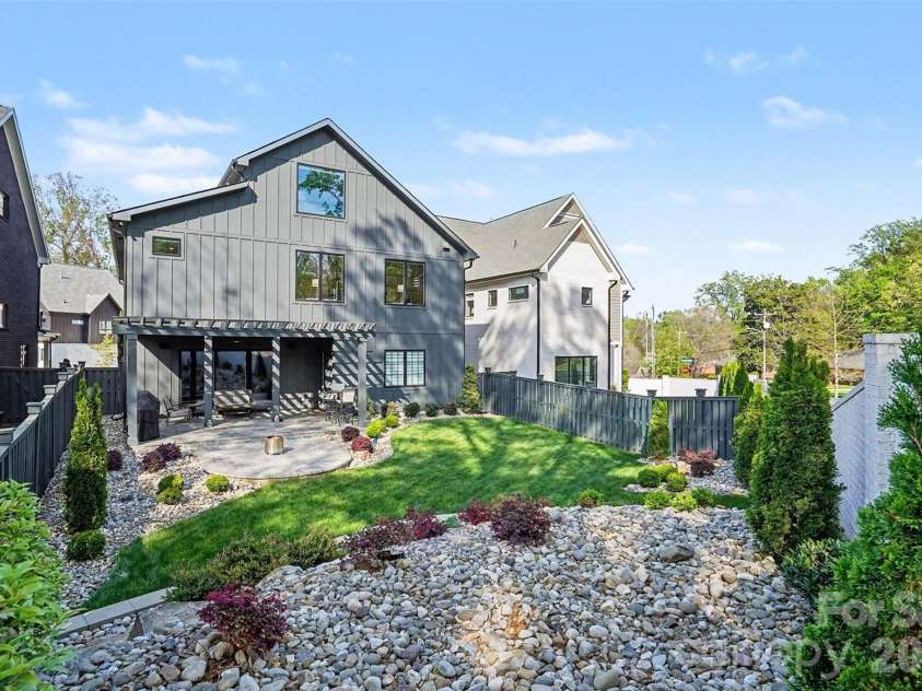 915 Laurel Creek Lane, Charlotte, NC 28211.  MLS# CAR4398548, YatesRealty ID 8123. 