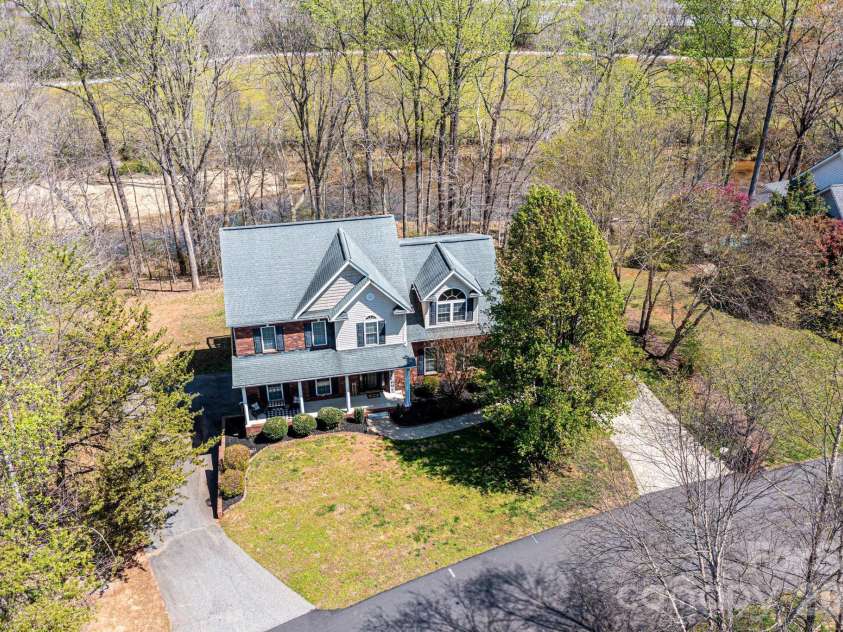2586 Henry Falls Drive, Hickory, NC 28602.  MLS# CAR4365089, YatesRealty ID 8126. 