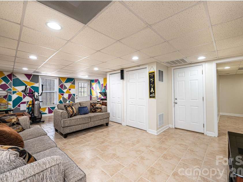2586 Henry Falls Drive, Hickory, NC 28602.  MLS# CAR4365089, YatesRealty ID 8126. Basement Den