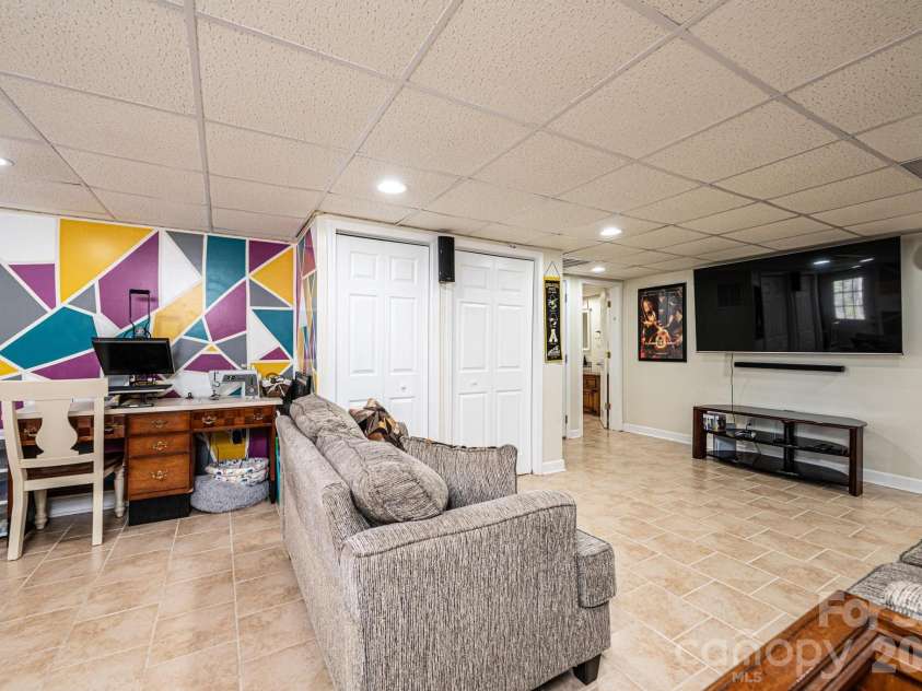 2586 Henry Falls Drive, Hickory, NC 28602.  MLS# CAR4365089, YatesRealty ID 8126. Basement Den & Rec Area