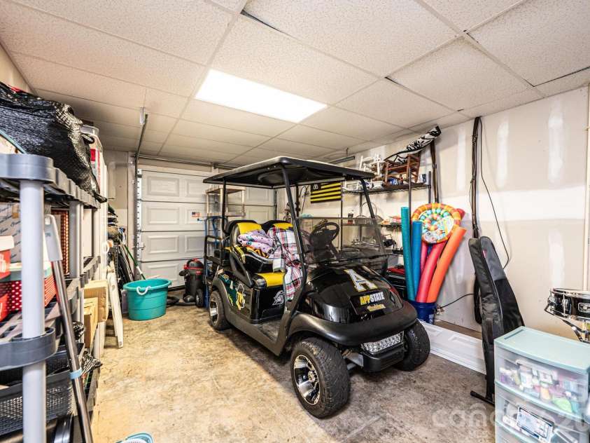2586 Henry Falls Drive, Hickory, NC 28602.  MLS# CAR4365089, YatesRealty ID 8126. Basement Garage