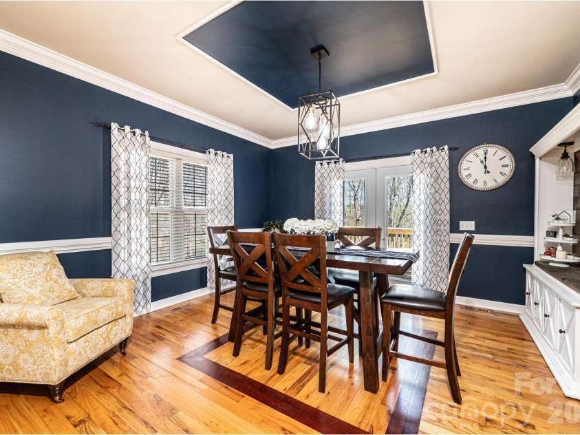 2586 Henry Falls Drive, Hickory, NC 28602.  MLS# CAR4365089, YatesRealty ID 8126. Dining Room