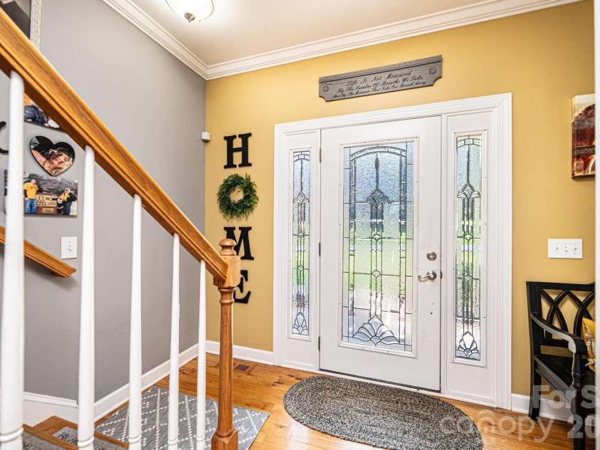 2586 Henry Falls Drive, Hickory, NC 28602.  MLS# CAR4365089, YatesRealty ID 8126. Entry Foyer