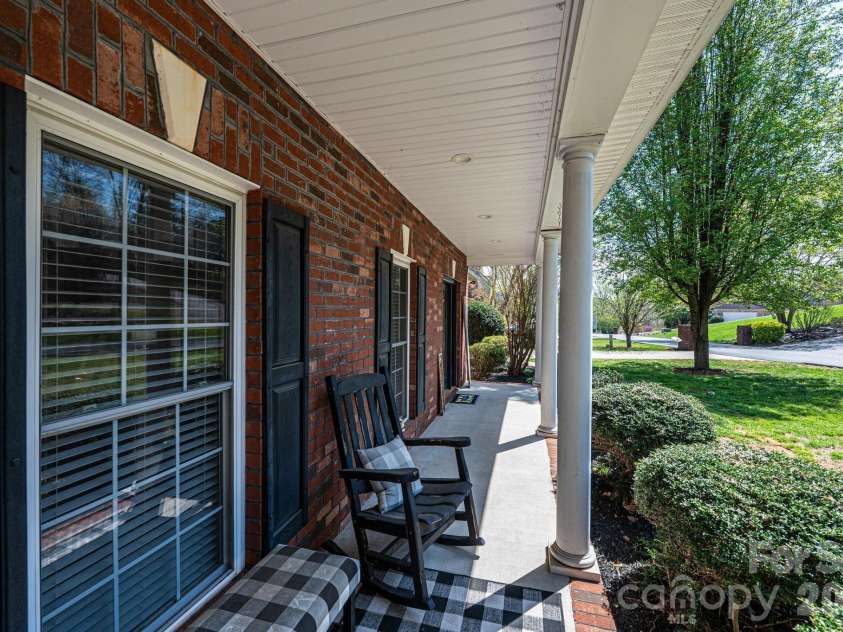 2586 Henry Falls Drive, Hickory, NC 28602.  MLS# CAR4365089, YatesRealty ID 8126. Inviting Front Porch