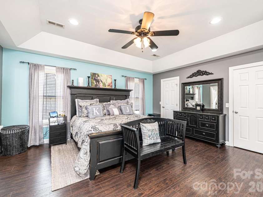 2586 Henry Falls Drive, Hickory, NC 28602.  MLS# CAR4365089, YatesRealty ID 8126. Primary Bedroom