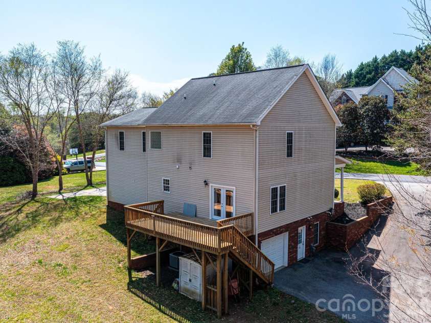 2586 Henry Falls Drive, Hickory, NC 28602.  MLS# CAR4365089, YatesRealty ID 8126. Rear Deck