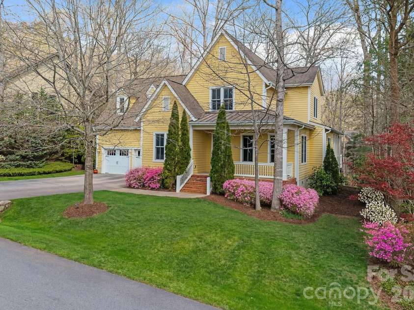 25 Owl Creek Lane, Fairview, NC 28730.  MLS# CAR4365115, YatesRealty ID 8127. 