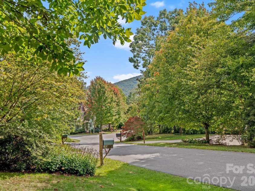 25 Owl Creek Lane, Fairview, NC 28730.  MLS# CAR4365115, YatesRealty ID 8127. 