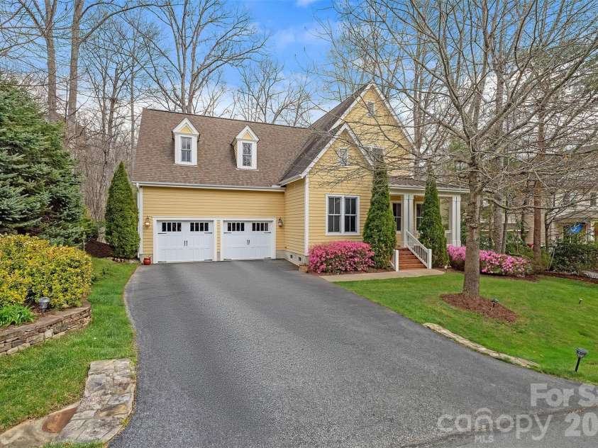 25 Owl Creek Lane, Fairview, NC 28730.  MLS# CAR4365115, YatesRealty ID 8127. 