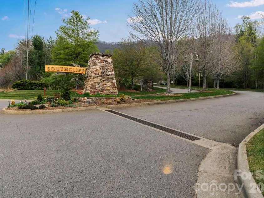 25 Owl Creek Lane, Fairview, NC 28730.  MLS# CAR4365115, YatesRealty ID 8127. Community