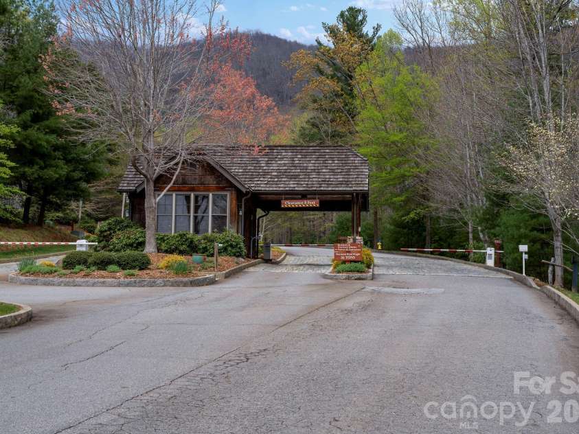 25 Owl Creek Lane, Fairview, NC 28730.  MLS# CAR4365115, YatesRealty ID 8127. Community