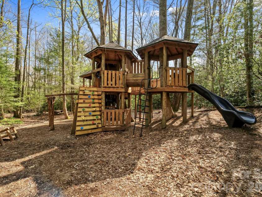 25 Owl Creek Lane, Fairview, NC 28730.  MLS# CAR4365115, YatesRealty ID 8127. Community