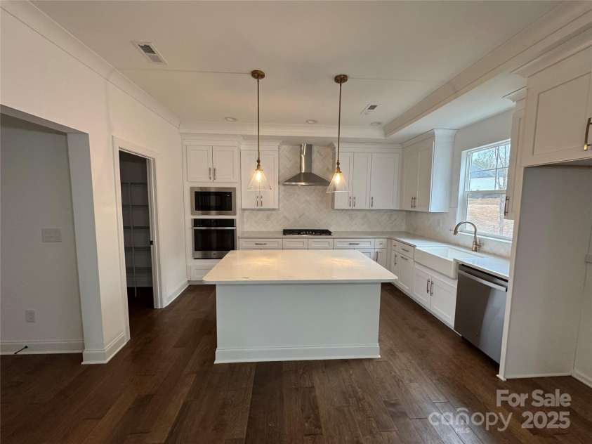 107 Spring View Lane, Statesville, NC 28677.  MLS# CAR4221488, YatesRealty ID 813. Kitchen