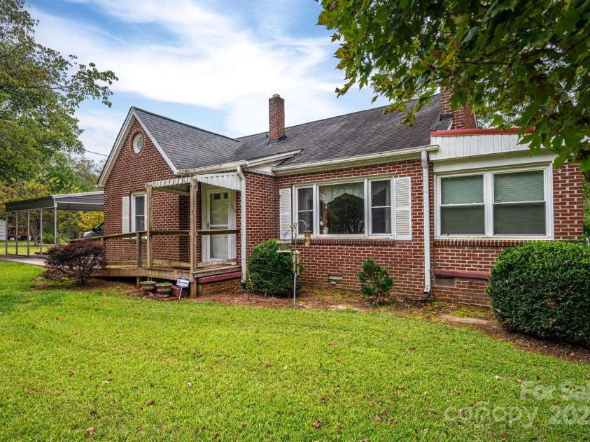 1544 Kings Road, Shelby, NC 28150.  MLS# CAR4306163, YatesRealty ID 813. Front of House