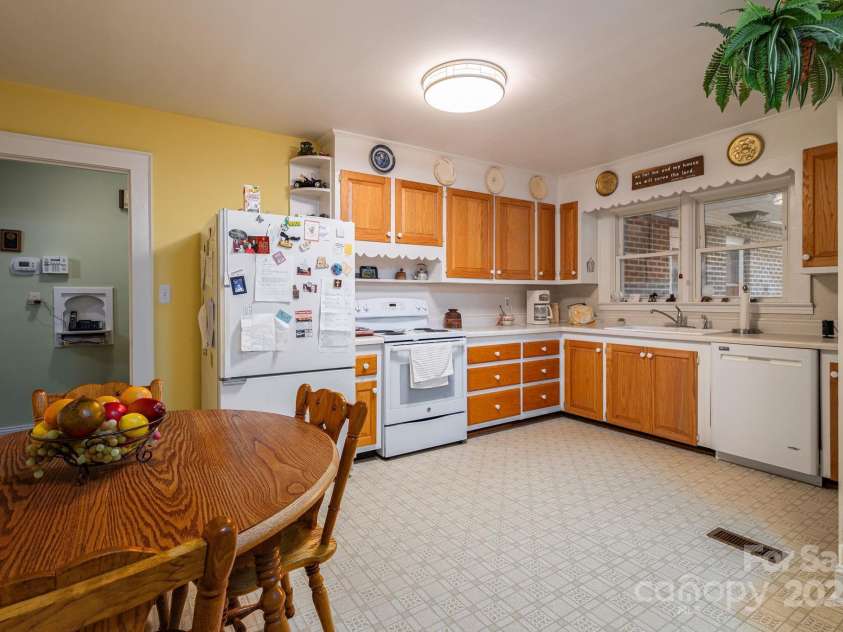 1544 Kings Road, Shelby, NC 28150.  MLS# CAR4306163, YatesRealty ID 813. Kitchen