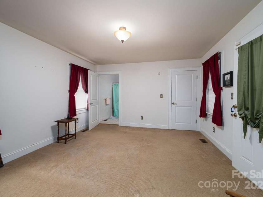 1544 Kings Road, Shelby, NC 28150.  MLS# CAR4306163, YatesRealty ID 813. Master Suite