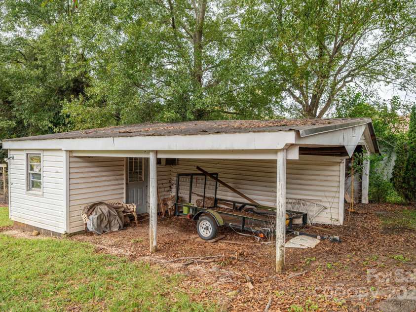 1544 Kings Road, Shelby, NC 28150.  MLS# CAR4306163, YatesRealty ID 813. Workshop