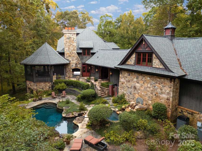 900 Fairview Farms Road, Campobello, SC 29322.  MLS# CAR4319715, YatesRealty ID 813. 