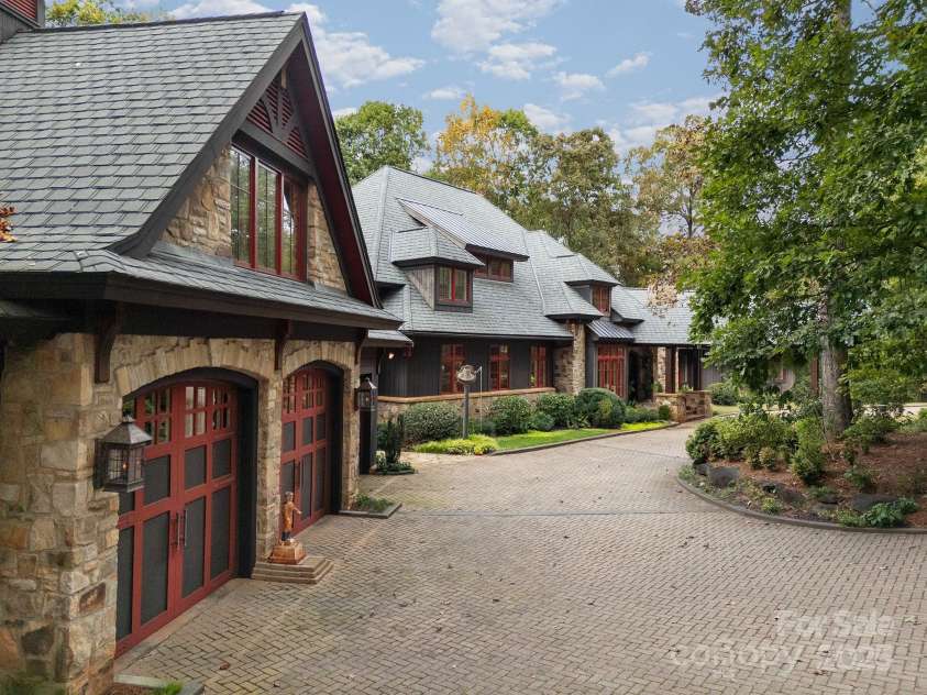 900 Fairview Farms Road, Campobello, SC 29322.  MLS# CAR4319715, YatesRealty ID 813. 