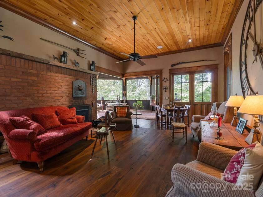 900 Fairview Farms Road, Campobello, SC 29322.  MLS# CAR4319715, YatesRealty ID 813. 