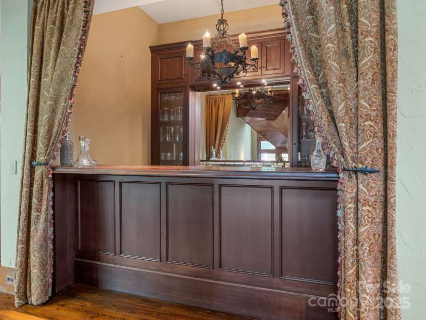 900 Fairview Farms Road, Campobello, SC 29322.  MLS# CAR4319715, YatesRealty ID 813. 