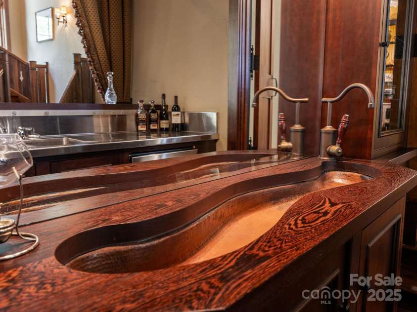 900 Fairview Farms Road, Campobello, SC 29322.  MLS# CAR4319715, YatesRealty ID 813. 