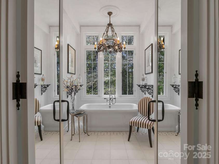 900 Fairview Farms Road, Campobello, SC 29322.  MLS# CAR4319715, YatesRealty ID 813. 