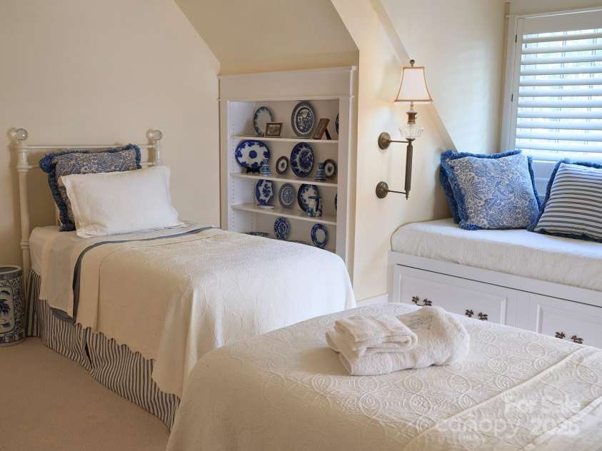 900 Fairview Farms Road, Campobello, SC 29322.  MLS# CAR4319715, YatesRealty ID 813. 